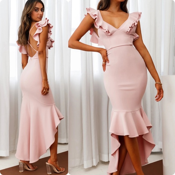 Selfie Leslie Dresses & Skirts - Selfie Leslie Ruffled Blush MIDI Dress